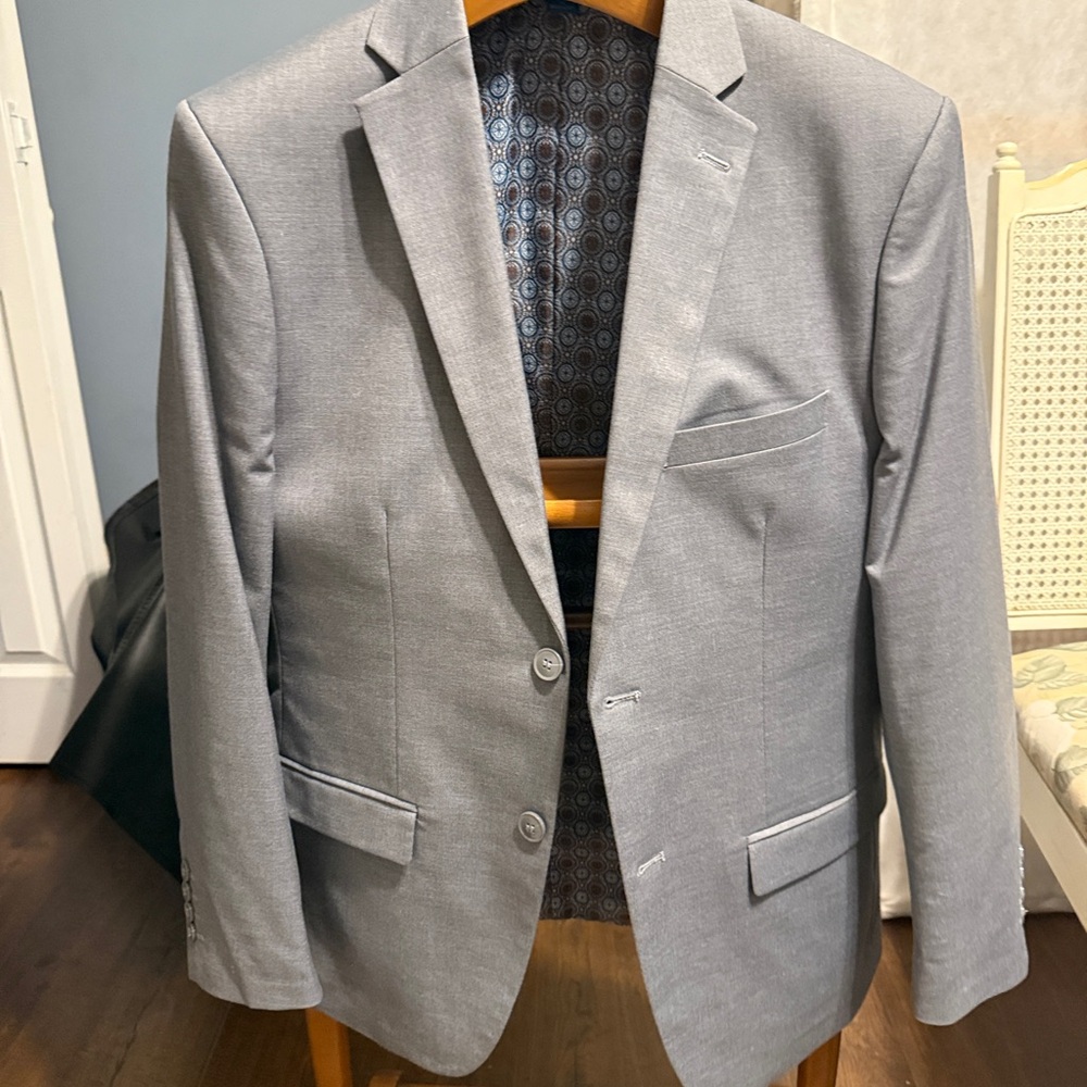 Elegant Light Gray Men's 3 piece Suit